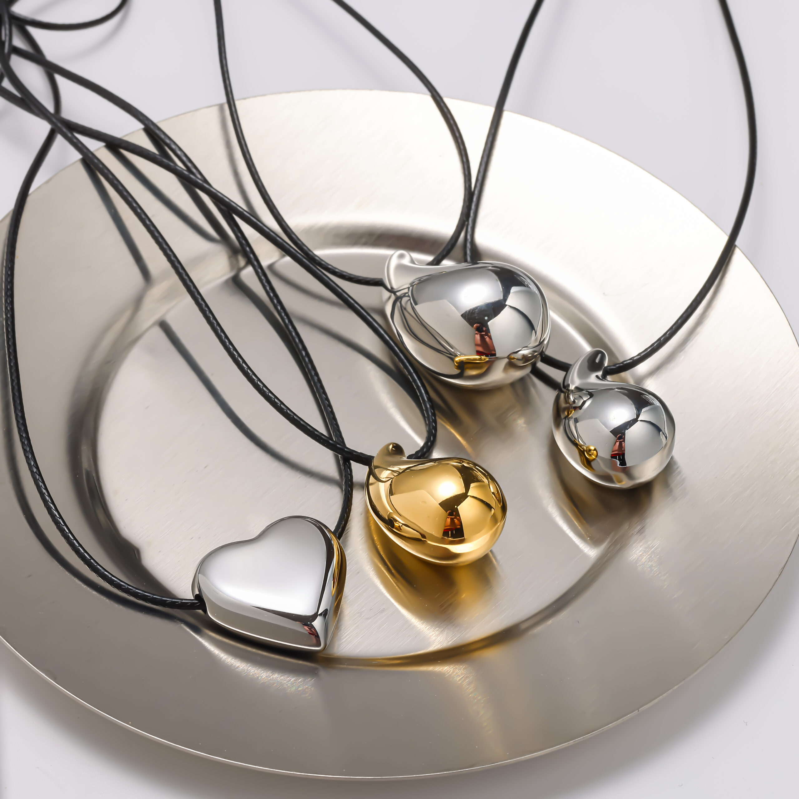 18K Gold Plated Stainless Steel Pendant Necklace, Heart & Teardrop Charms Cord Chain Niche Luxury Women Neck Jewelry Ins Fashion Accessory - Image 2