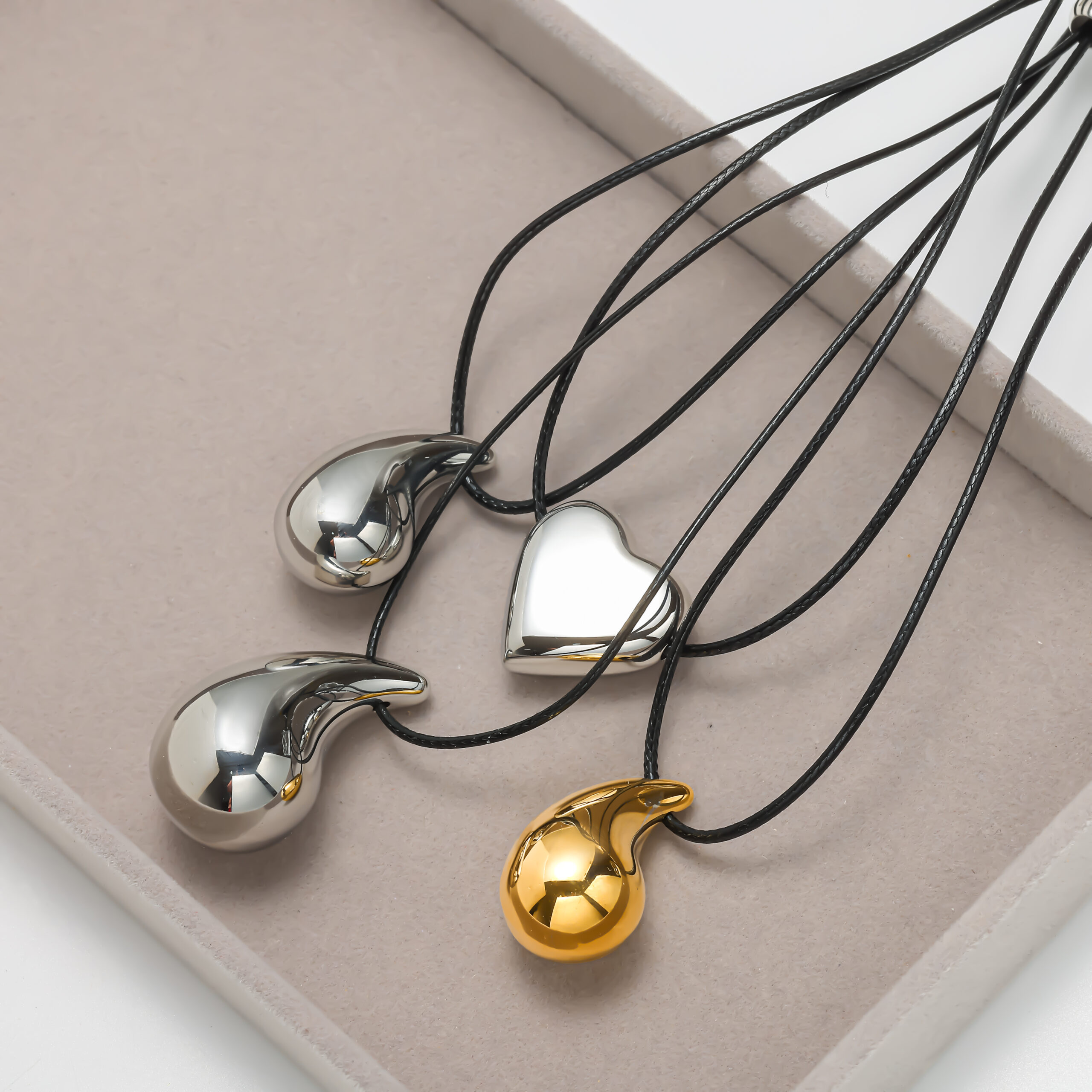 18K Gold Plated Stainless Steel Pendant Necklace, Heart & Teardrop Charms Cord Chain Niche Luxury Women Neck Jewelry Ins Fashion Accessory - Image 4