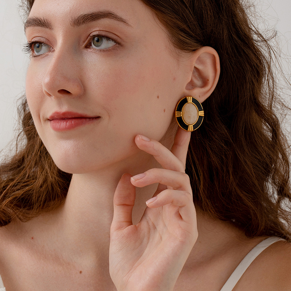 18K Gold Plated Waterproof Stainless Steel Oval Geometric Stud Earrings, High-End Fashion Ear Jewelry For Women Daily Wear - Image 3