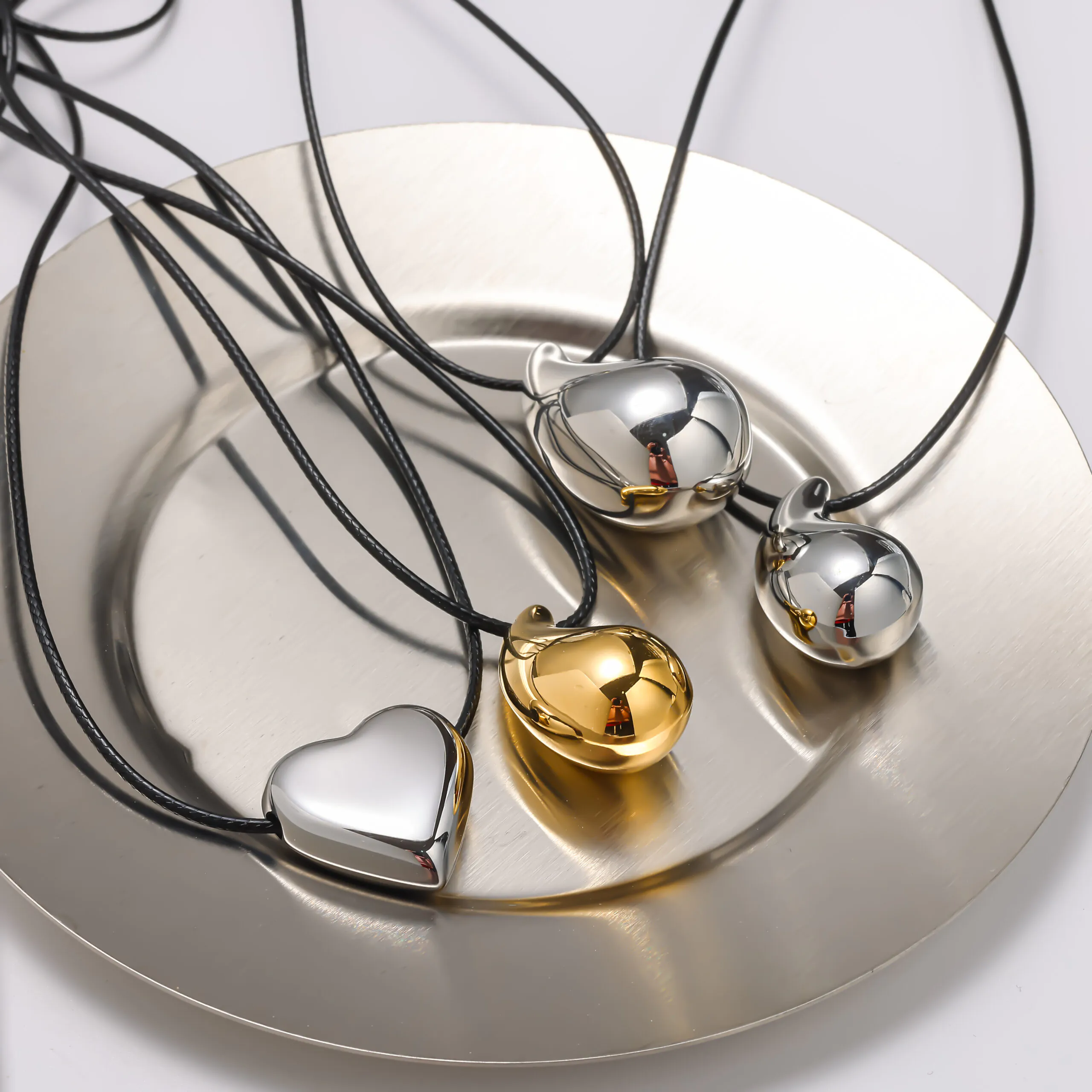 18K Gold Plated Stainless Steel Pendant Necklace, Heart & Teardrop Charms Cord Chain Niche Luxury Women Neck Jewelry Ins Fashion Accessory - Image 2