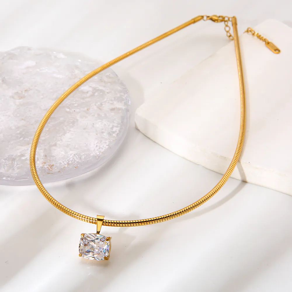 18K Gold-Plated Waterproof Stainless Steel Square Zircon Pendant Choker Necklace Minimalist Luxury Niche Jewelry For Women - Image 2