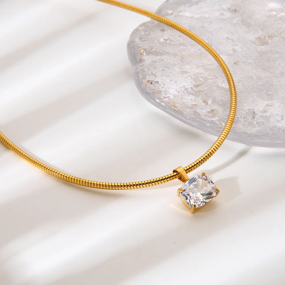 18K Gold-Plated Waterproof Stainless Steel Square Zircon Pendant Choker Necklace Minimalist Luxury Niche Jewelry For Women - Image 4