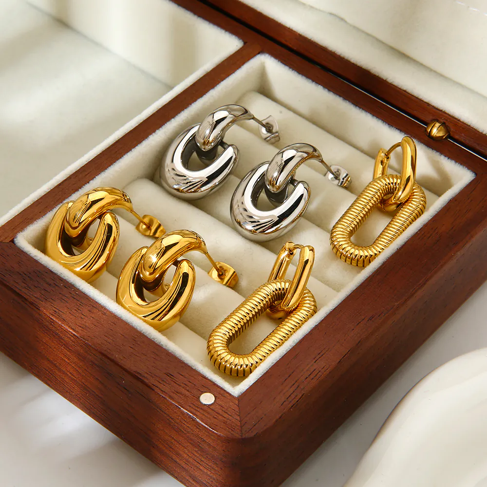 18K Gold Plated Waterproof Stainless Steel Earrings, Ins Light Luxury Smooth Geometric Studs & Ribbed Rectangular Hoop Earrings For Women Daily Wear - Image 4