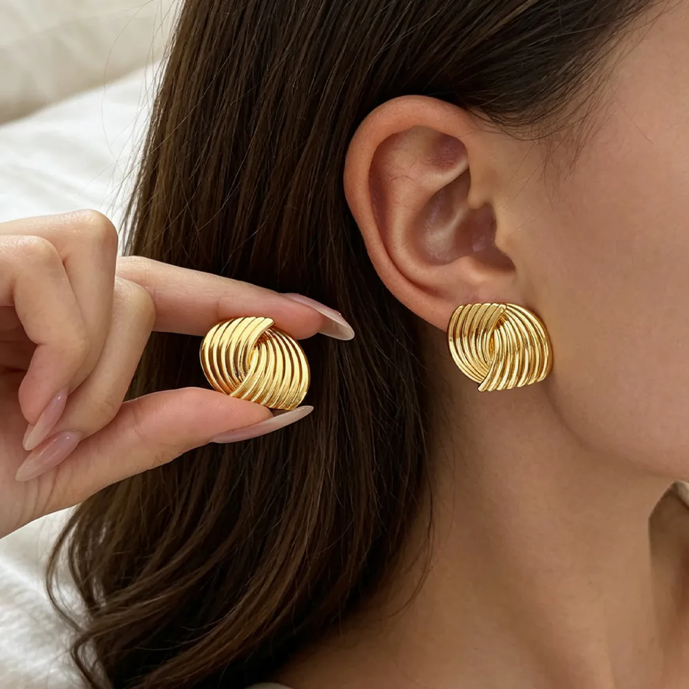 Ins Luxury Striped Heart Geometric Stainless Steel Stud Earrings, 18K Gold Plated Waterproof Niche Fashion Ear Jewelry For Women Daily Wear - Image 3