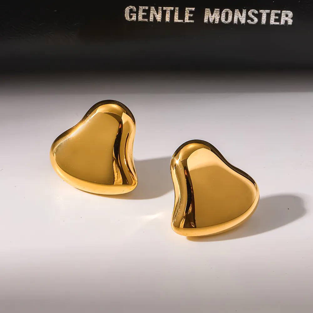 16K Gold-Plated Stainless Steel Polished Heart Stud Earrings, Ins Retro Luxury Waterproof Elegant Ear Jewelry For Women - Image 2