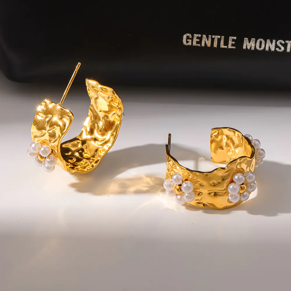 18K Gold‑Plated Stainless Steel Hammered C‑Shape Hoop Earrings With Flower Faux Pearl Cluster, Ins Minimalist Luxury Waterproof Ear Jewelry For Women - Image 2