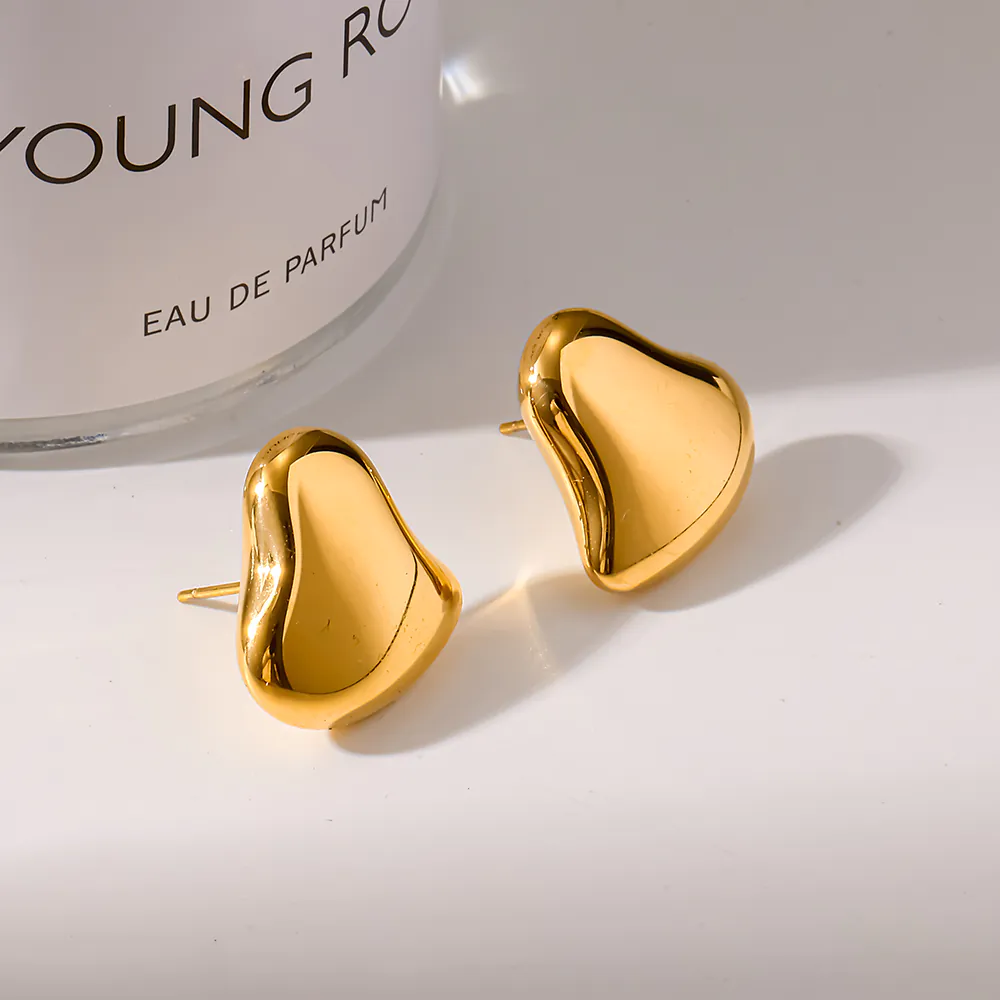 16K Gold-Plated Stainless Steel Polished Heart Stud Earrings, Ins Retro Luxury Waterproof Elegant Ear Jewelry For Women - Image 3