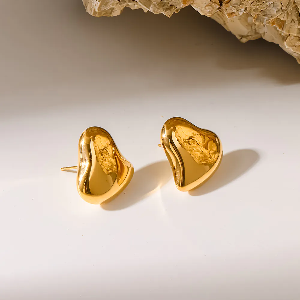 16K Gold-Plated Stainless Steel Polished Heart Stud Earrings, Ins Retro Luxury Waterproof Elegant Ear Jewelry For Women - Image 4