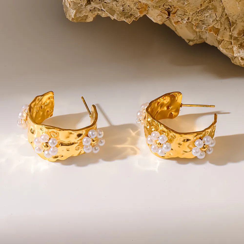 18K Gold‑Plated Stainless Steel Hammered C‑Shape Hoop Earrings With Flower Faux Pearl Cluster, Ins Minimalist Luxury Waterproof Ear Jewelry For Women - Image 4